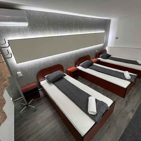 Vila Delia Hotell Oradea Exteriör bild