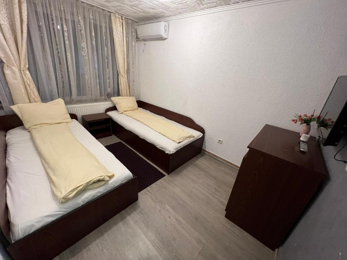 Vila Delia Hotell Oradea Exteriör bild