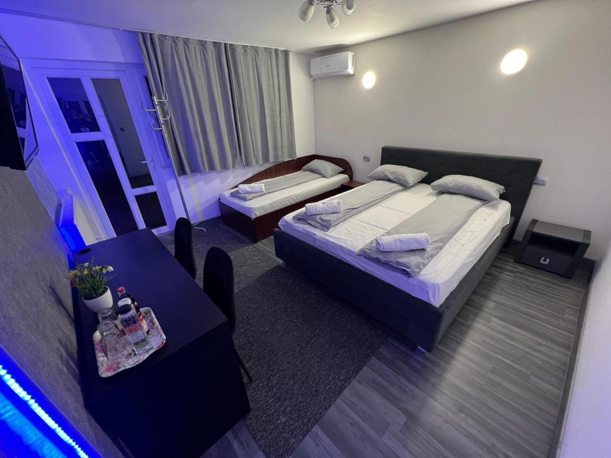 Vila Delia Hotell Oradea Exteriör bild