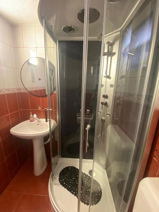 Vila Delia Hotell Oradea Exteriör bild