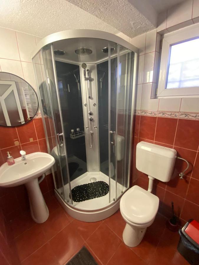 Vila Delia Hotell Oradea Exteriör bild